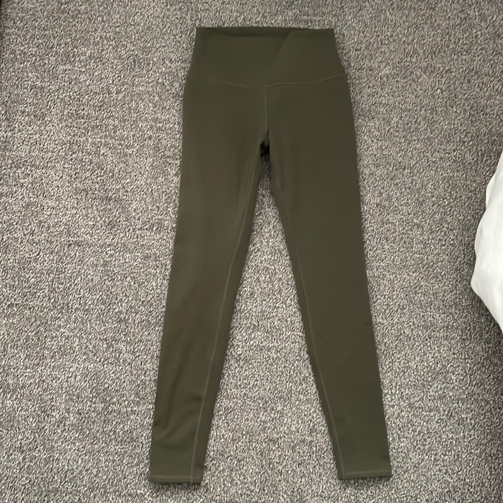 Alo high waist airbrush leggings in dark green